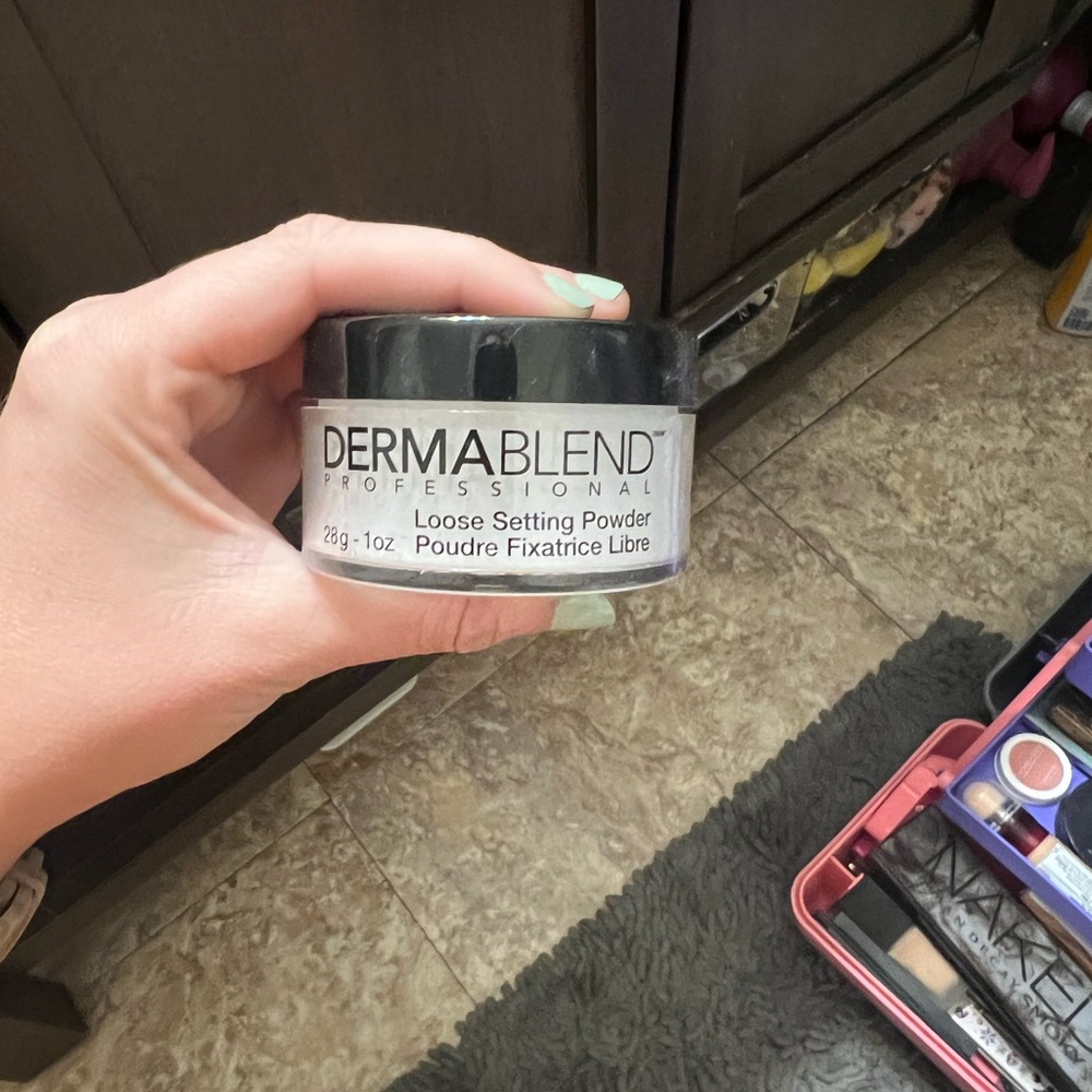 Dermablend setting powder